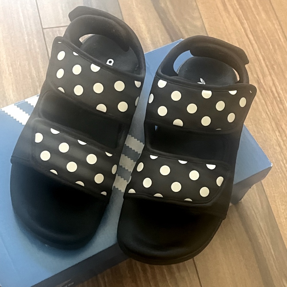 Adidas ADILETTE SANDAL size 7 women’s